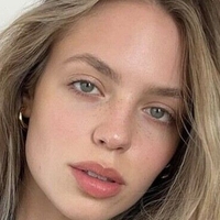 Claudia Sulewski Nude