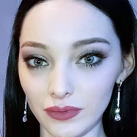 Emma Dumont Nude