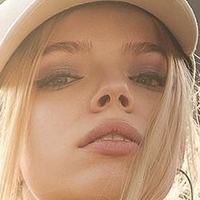 Goldloeckcheen Nude