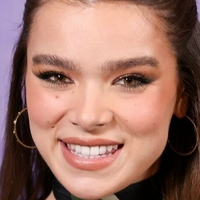 Hailee Steinfeld Nude