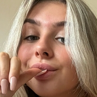 tenielleburgess Nude